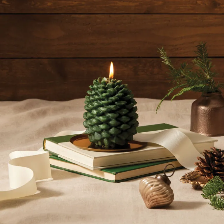 Frasier Fir Petite Molded Pinecone Candle