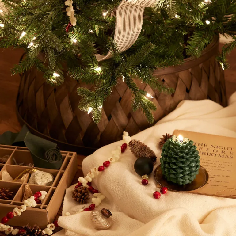 Frasier Fir Petite Molded Pinecone Candle